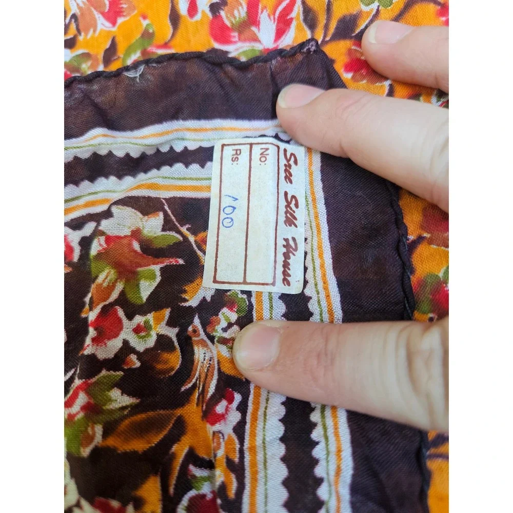 Vintage Handwoven 100% Silk Scarf, Made in India 40" x 40" - Picture 4 of 9